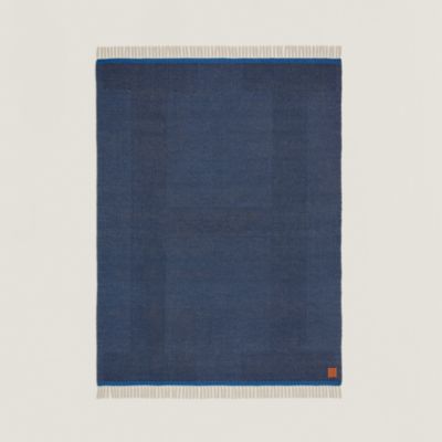 ホームテキスタイル：プレード、クッション、カシミヤ | Hermès